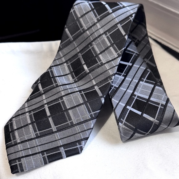 💥Elegant Vintage Pronto Uomo Italian Silk Black and Gray Men's Tie💥 - Picture 11 of 16